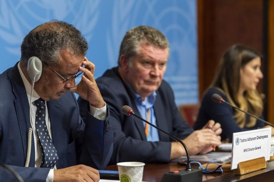  Tổng giám đốc WHO Tedros Adhanom Ghebreyesus (trái) trong cuộc họp báo về virus Corona ở Geneva ngày 29.1. Ảnh: AP