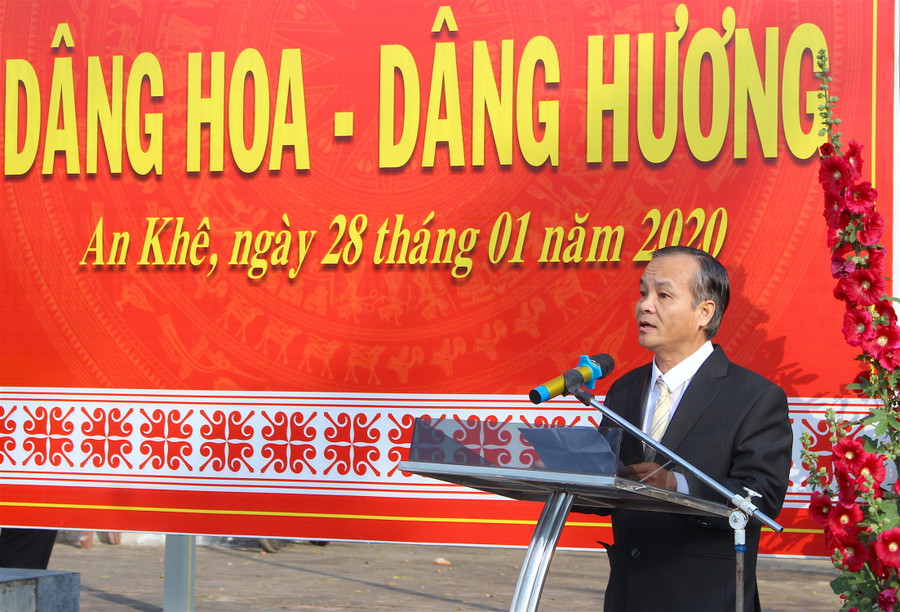 Chủ tịch UBND thị xã An Khê Nguyễn Hùng Vỹ đọc diễn văn kỷ niệm Chiến thắng Ngọc Hồi-Đống Đa. Ảnh: Hồng Thi