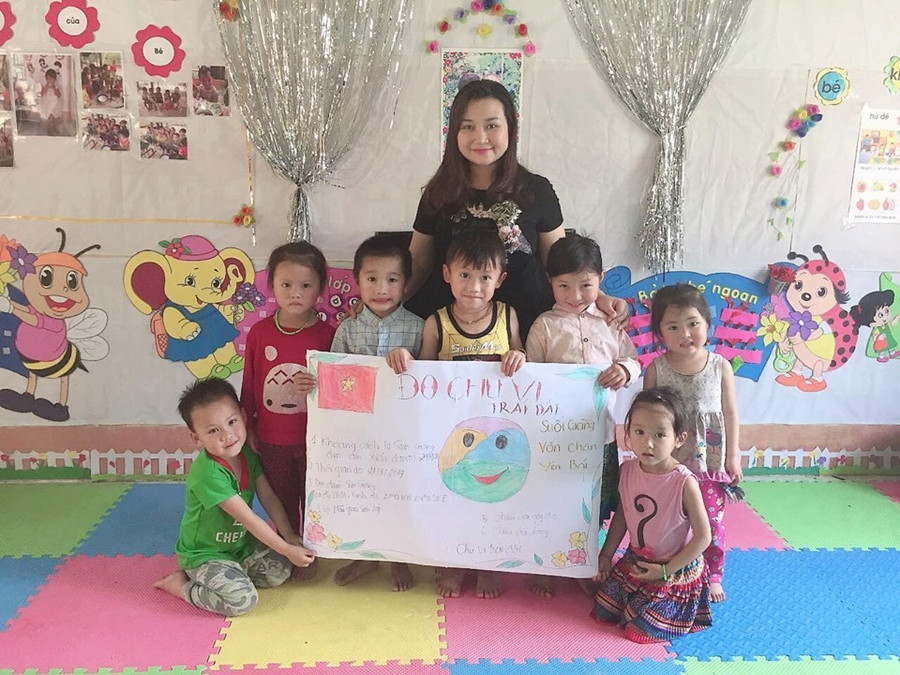 Cô Quyên cùng với các học sinh của mình. Ảnh: NVCC Cô Quyên cùng với các học sinh của mình. Ảnh: NVCC