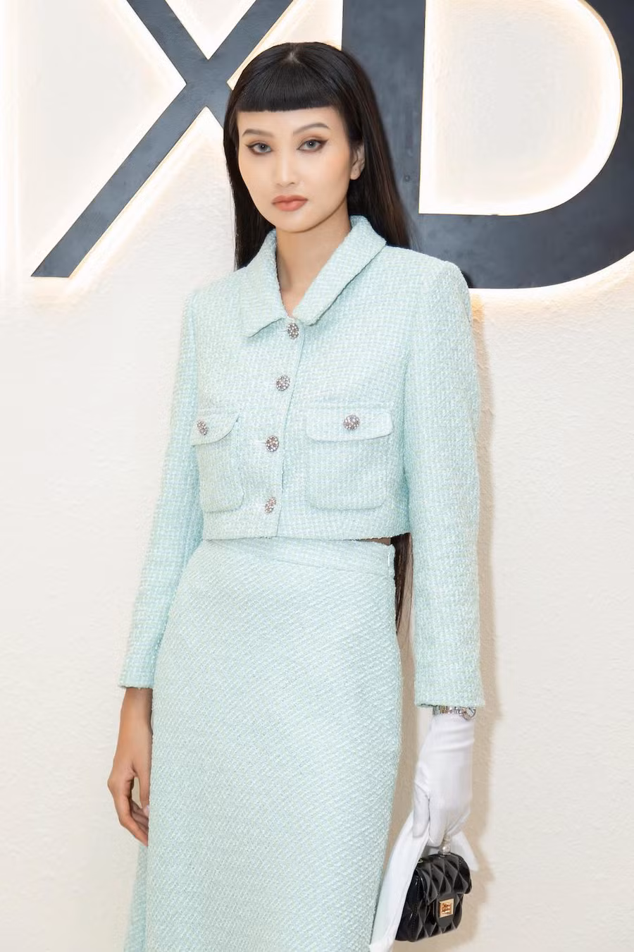 Bùi Tường Vân, nàng thơ mới của nhà thiết kế Đỗ Mạnh Cường diện trang phục vải tweed với màu xanh pastel ngọt ngào, trẻ trung. Ảnh: Huy Nguyễn, Đinh Trung Tín