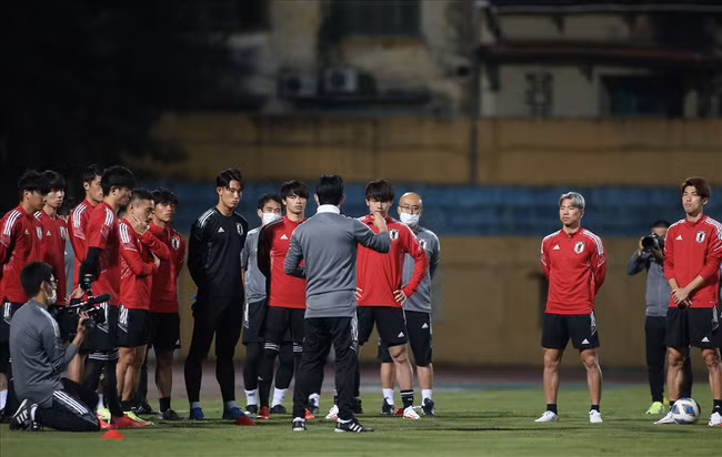 ĐT Nhật Bản tỏ rõ quyết tâm dành 3 điểm trước ĐT Việt Nam. Ảnh: Laodong