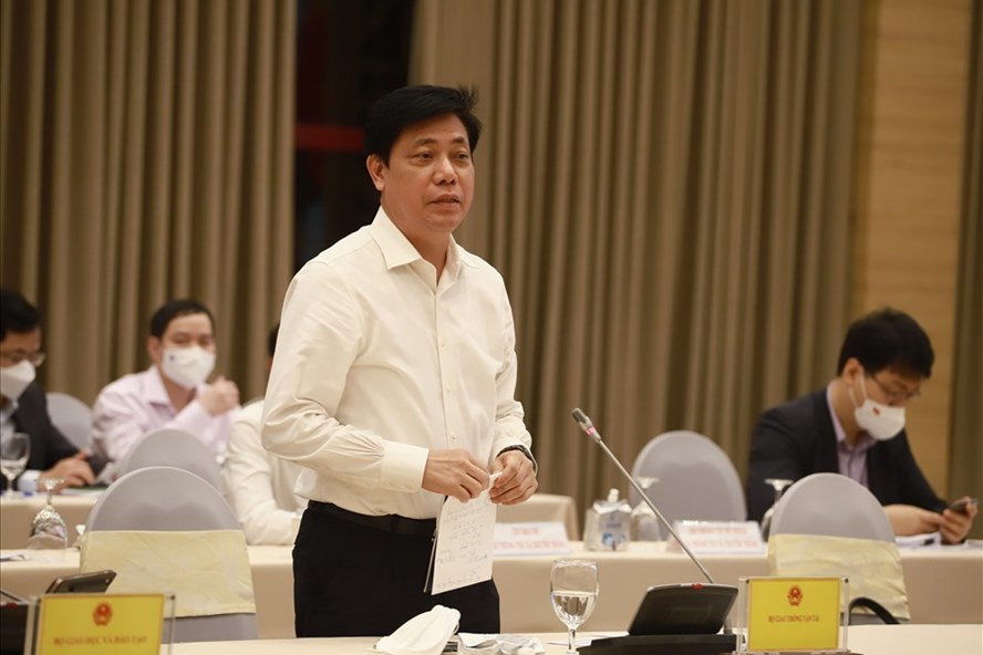 Thứ trưởng Bộ Giao thông vận tải Nguyễn Ngọc Đông thông tin tại họp báo. Ảnh T.Vương Thứ trưởng Bộ Giao thông vận tải Nguyễn Ngọc Đông thông tin tại họp báo. Ảnh T.Vương