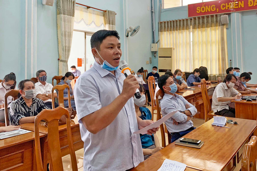 Cử tri xã Chư Băh (thị xã Ayun Pa) kiến nghị nâng cấp tỉnh lộ 668 thành quốc lộ, tạo điều kiện phát triển kinh tế, xã hội thị xã. Ảnh: Vũ Chi