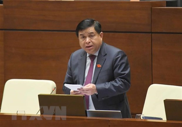 Bộ trưởng Bộ Kế hoạch và Đầu tư Nguyễn Chí Dũng ttrả lời chất vấn. (Ảnh: TTXVN) Bộ trưởng Bộ Kế hoạch và Đầu tư Nguyễn Chí Dũng ttrả lời chất vấn. (Ảnh: TTXVN)