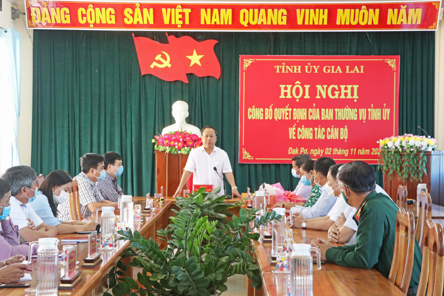 Đồng chí Châu Ngọc Tuấn-Phó Bí thư Thường trực Tỉnh ủy, Trưởng đoàn đại biểu Quốc hội tỉnh Gia Lai phát biểu tại Hội nghị. Ảnh: Ngọc Minh