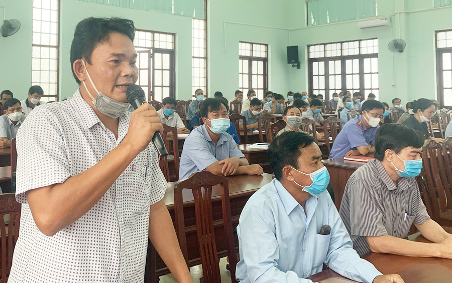 Cử tri xã Phú Cần kiến nghị cần có chính sách hỗ trợ bảo hiểm y tế cho đồng bào dân tộc thiểu số. Ảnh: Vũ Chi Cử tri xã Phú Cần kiến nghị cần có chính sách hỗ trợ bảo hiểm y tế cho đồng bào dân tộc thiểu số. Ảnh: Vũ Chi