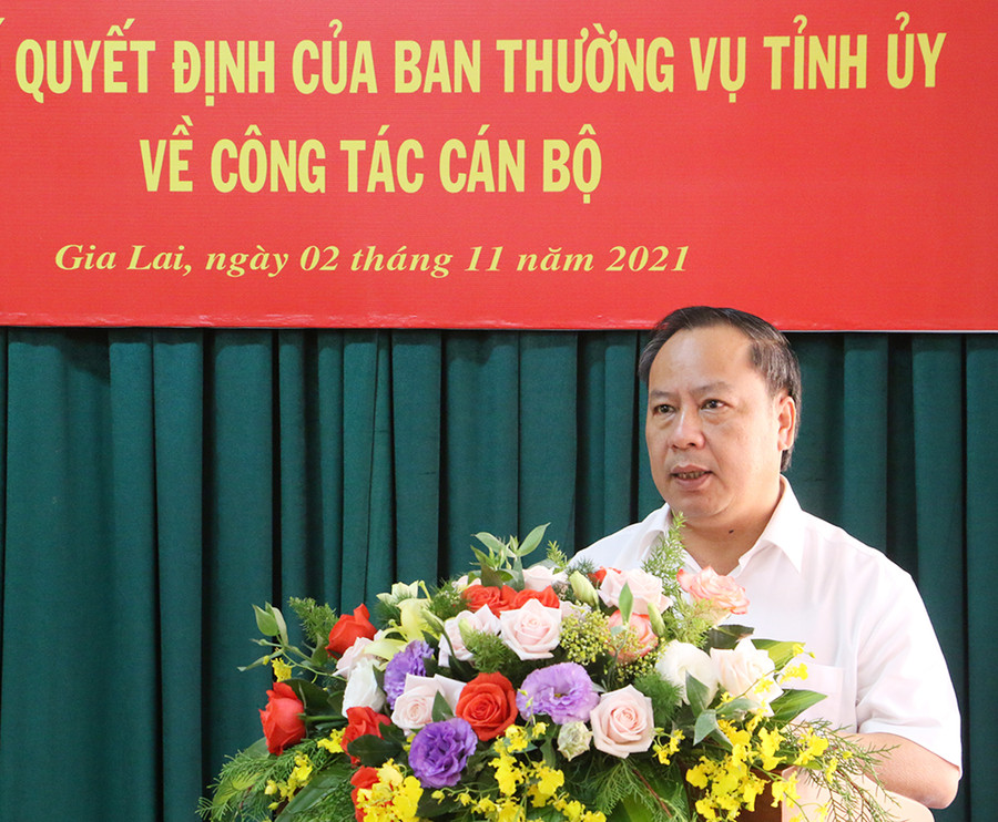 Phó Bí thư Thường trực Tỉnh ủy phát biểu giao nhiệm vụ. Ảnh: Quang Tấn