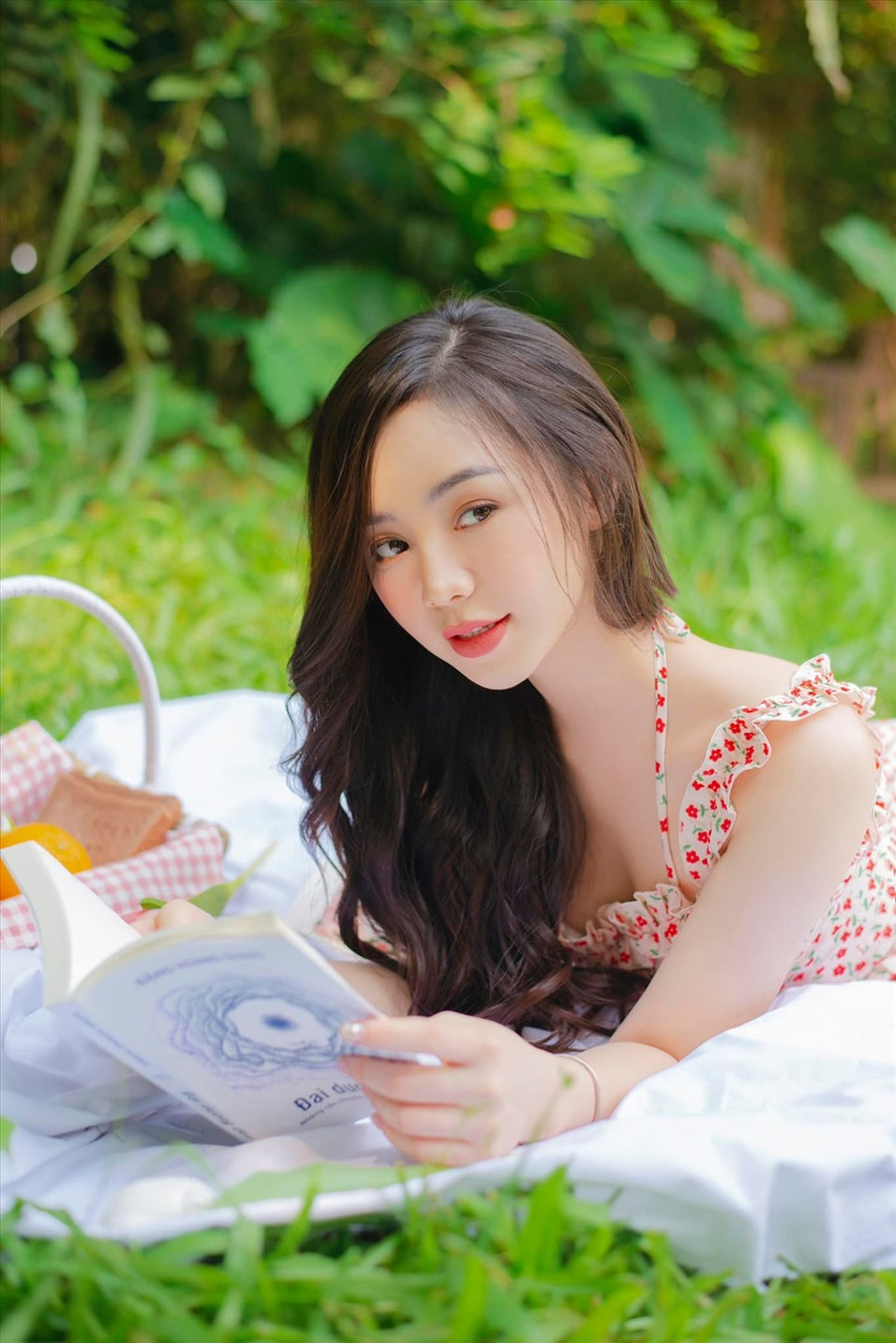 Mặc dù thường xuyên vào vai tiểu thư sang chảnh, diện đồ sành điệu, tuy nhiên ngoài đời Quỳnh Kool lại theo đuổi phong cách gợi cảm. Ảnh: NVCC 