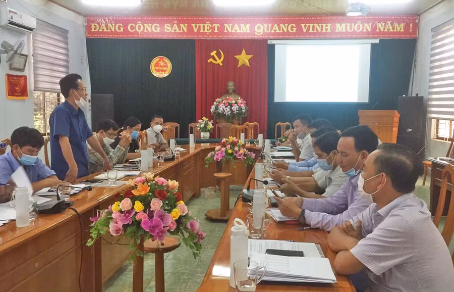 Chi cục Thuế Khu vực Ia Grai-Chư Păh họp bàn và ký kết Quy chế phối hợp trong công tác quản lý thu thuế trên địa bàn huyện Ia Grai. Ảnh: Thanh Nhật