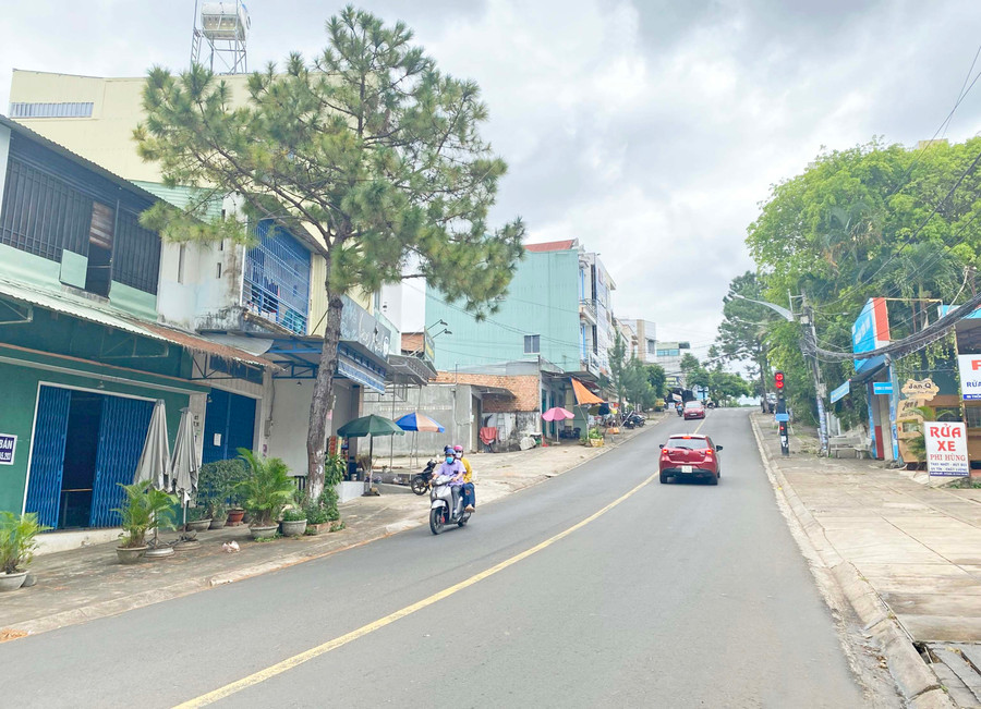Dốc Lò Bò (đường Thống Nhất ngày nay). Ảnh: Nguyên Võ Dốc Lò Bò (đường Thống Nhất ngày nay). Ảnh: Nguyên Võ