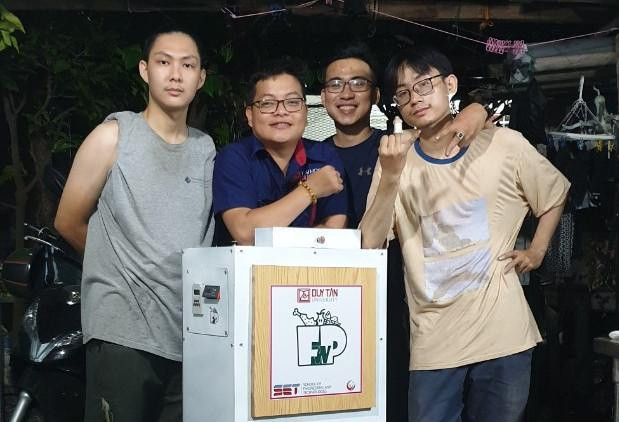 Nhóm nghiên cứu gồm 4 sinh viên. Ảnh: NVCC