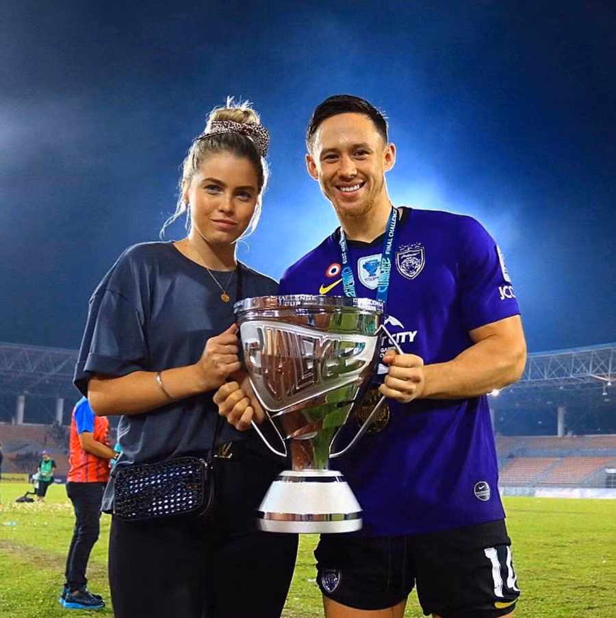 Tiền đạo Darren Lok (phải) đang đạt phong độ cao ở giải quóc nội. Ảnh: TWITTER