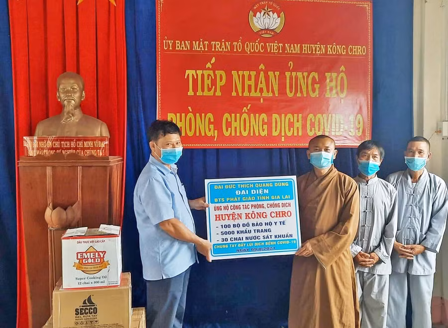 Từ đầu năm đến nay, Ủy ban MTTQ huyện Kông Chro đã vận động hơn 1,7 tỷ đồng cho công tác phòng-chống dịch Covid-19. Ảnh: Việt Linh