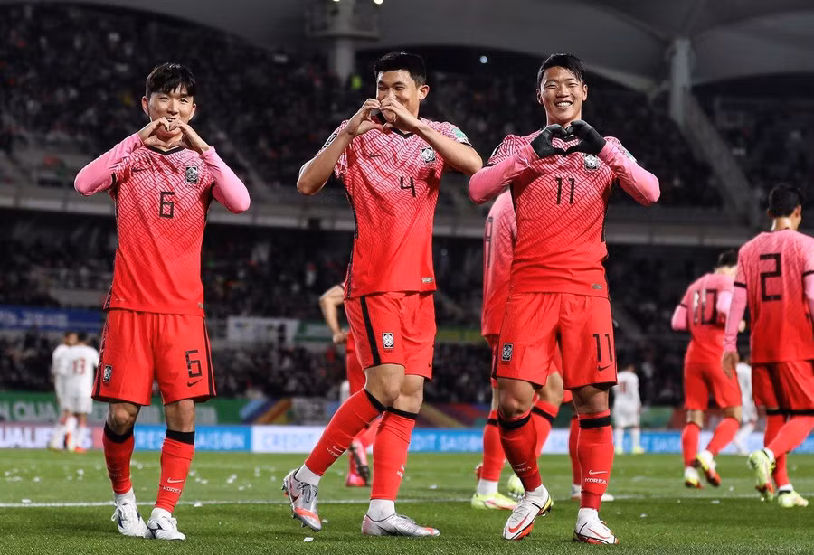 Hwang Hee-chan (11) ăn mừng bàn thắng duy nhất cho tuyển Hàn Quốc. Ảnh: AFC