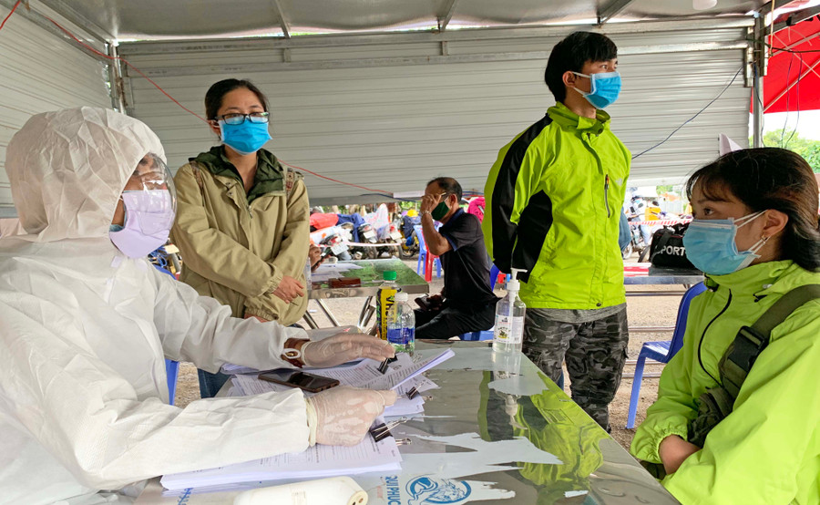 Người dân cần khai báo y tế khi có các mốc dịch tễ liên quan. Ảnh: Như Nguyện