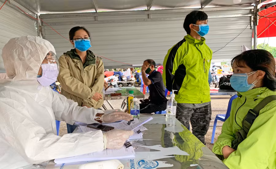 Người dân cần khai báo y tế khi có các mốc dịch tễ liên quan. Ảnh: Như Nguyện