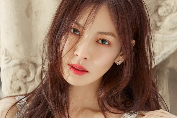 Kim So Yeon đóng vai cô chị thứ 2 Kang Mi Ri trong gia đình “Mother of Mine“. Phim từng gây sốt ở Hàn Quốc. Ảnh: Newsen