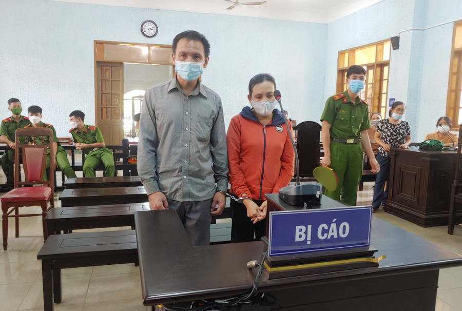  Hai bị cáo tại phiên tòa.Ảnh: R'Ô HOK