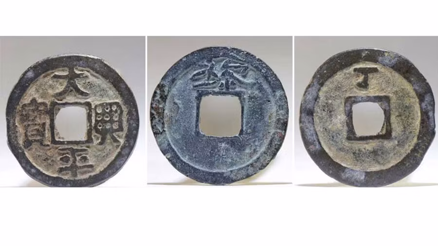 Những hiện vật tiền Thái Bình Hưng Bảo còn lại tới nay. ẢNH: VIỆN NGHIÊN CỨU KINH THÀNH Những hiện vật tiền Thái Bình Hưng Bảo còn lại tới nay. ẢNH: VIỆN NGHIÊN CỨU KINH THÀNH