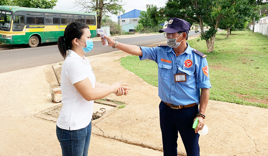 Người dân cần tuân thủ 5K và thực hiện nghiêm các biện pháp phòng-chống dịch. Ảnh: Như Nguyện Người dân cần tuân thủ 5K và thực hiện nghiêm các biện pháp phòng- chống dịch. Ảnh: Như Nguyện