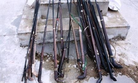 Súng tự chế người dân giao nộp