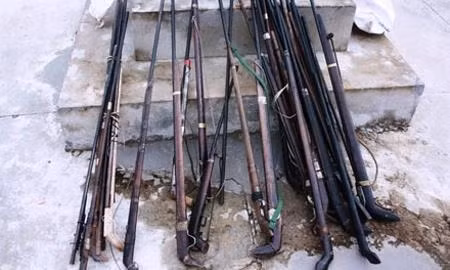 Súng tự chế người dân giao nộp