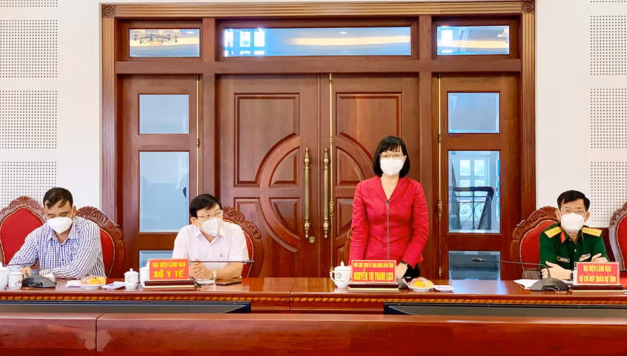 Phó Chủ tịch UBND tỉnh Nguyễn Thị Thanh Lịch thông tin về tình hình dịch trên địa bàn tỉnh. Ảnh: Như Nguyện
