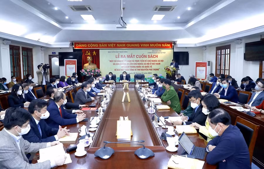 Quang cảnh Lễ ra mắt sách. (Ảnh: Phương Hoa/TTXVN)