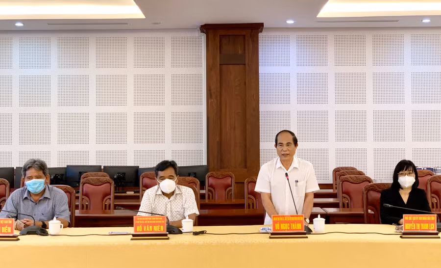 Chủ tịch UBND tỉnh Võ Ngọc Thành gửi lời cám ơn đến các đơn vị tài trợ. Ảnh: Như Nguyện