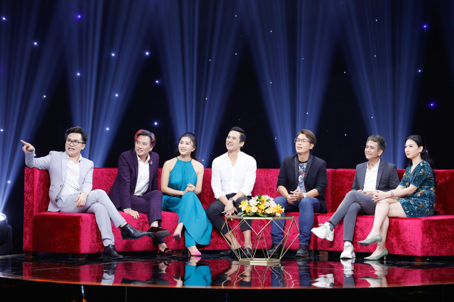 Dàn diễn viên Cổng mặt trời bồi hồi kể kỷ niệm đóng phim cùng nhau. Ảnh: BTC