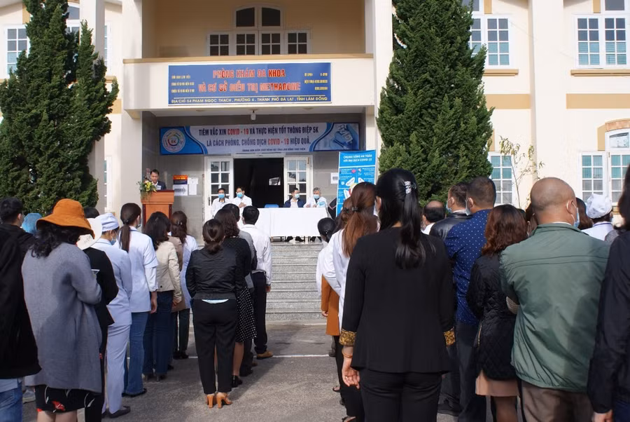 Để có thể thu hút những du khách quan tâm tới du lịch Đà Lạt mùa nào nhiều hoa nhất, tỉnh Lâm Đồng đã thực hiện công tác tiêm chủng mở rộng của thành phố xứ sở sương mù. Ảnh: CTT Đà Lạt