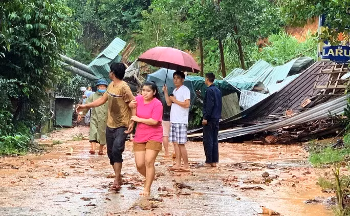 Sạt lở đất nghiêm trọng tại thị trấn Trà My
