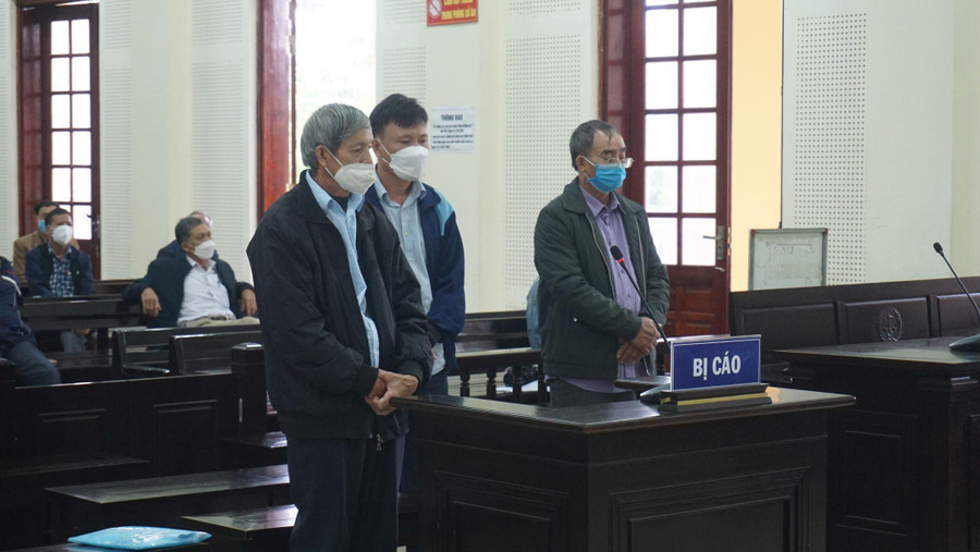 3 bị cáo trước tòa. Ảnh: K.Hoan