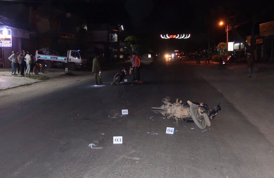 Một vụ tai nạn giao thông liên quan đến người dân tộc thiểu số xảy ra trên quốc lộ 25 đoạn qua huyện Phú Thiện. Ảnh: Văn Ngọc