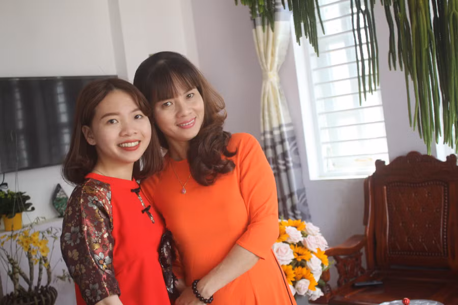 Thu Trân và mẹ của mình. Ảnh: NVCC