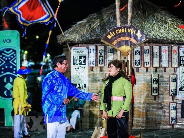 Biểu diễn bài Chòi ở phố cổ Hội An. (Ảnh: Trọng Đạt/TTXVN) Biểu diễn bài Chòi ở phố cổ Hội An. (Ảnh: Trọng Đạt/TTXVN)