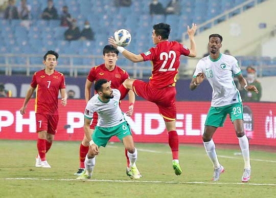 Bầu không khí ở Mỹ Đình đã khiến 2 đội bóng thi đấu khá hứng khởi Ảnh Anh Dũng