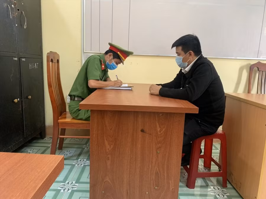 Đối tượng Thuận tại cơ quan điều tra. Ảnh: Quỳnh Hiển