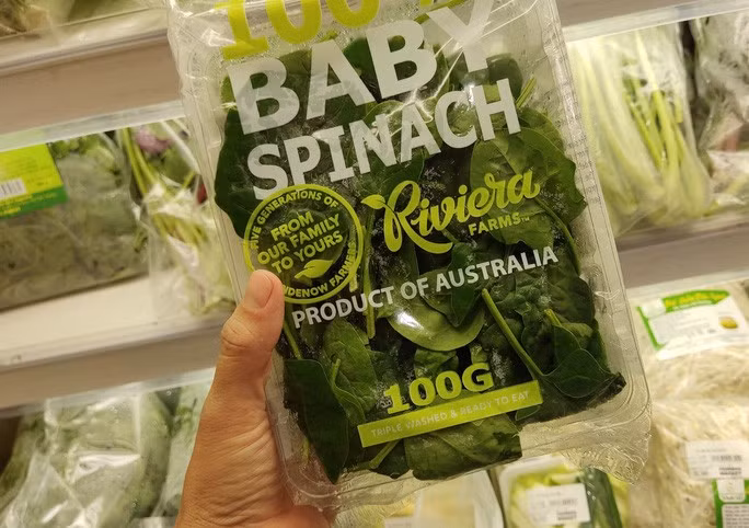  1 hộp rau chân vịt Úc có giá gần 70.000 đồng