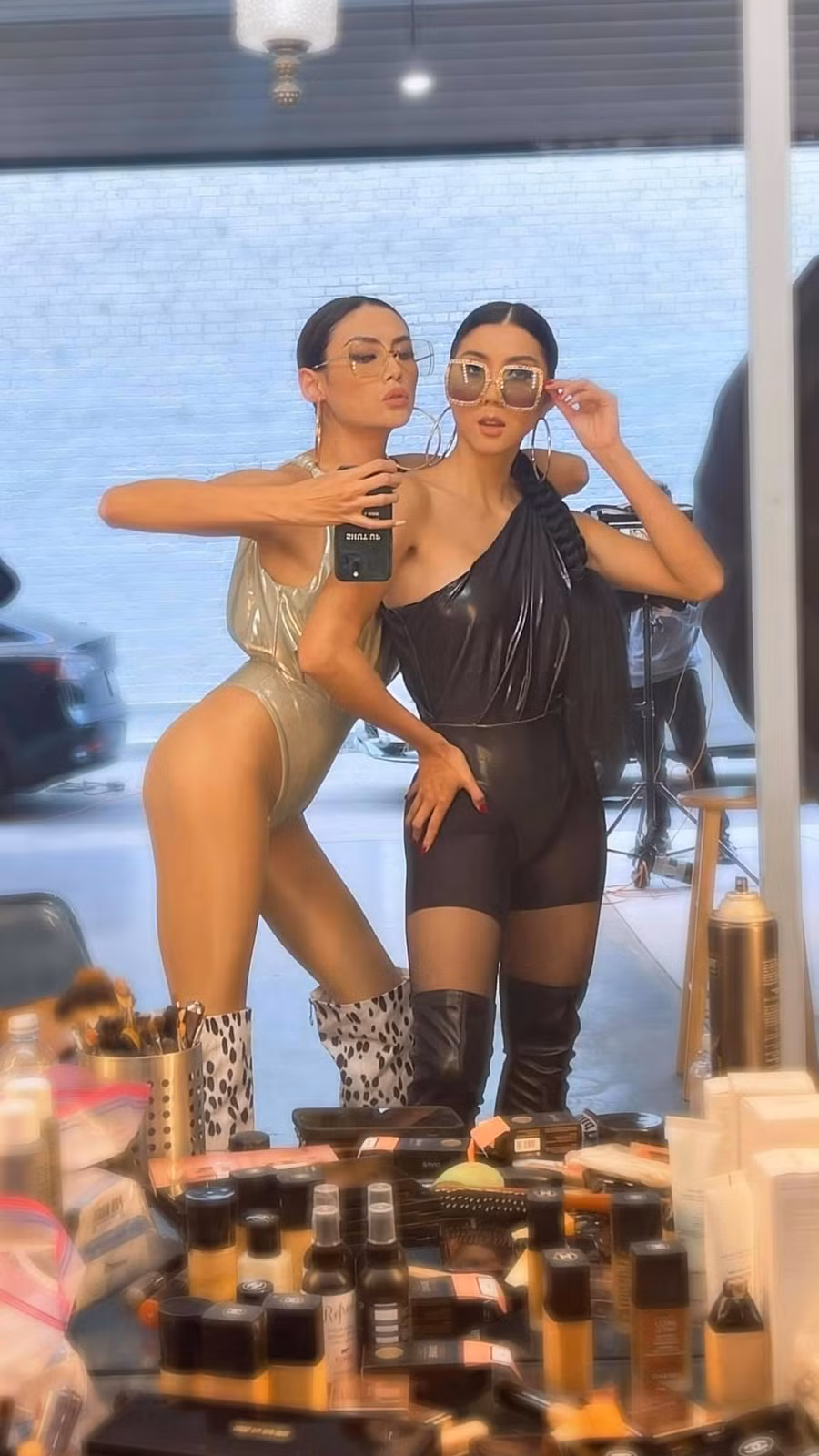 Cả hai có cuộc hội ngộ tại Mỹ, cùng thực hiện một bộ ảnh thời trang. Ảnh: FBNV