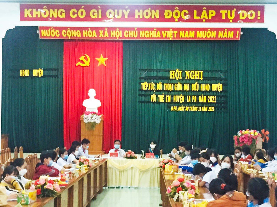 Toàn cảnh buổi đối thoại. Ảnh: Như Loan