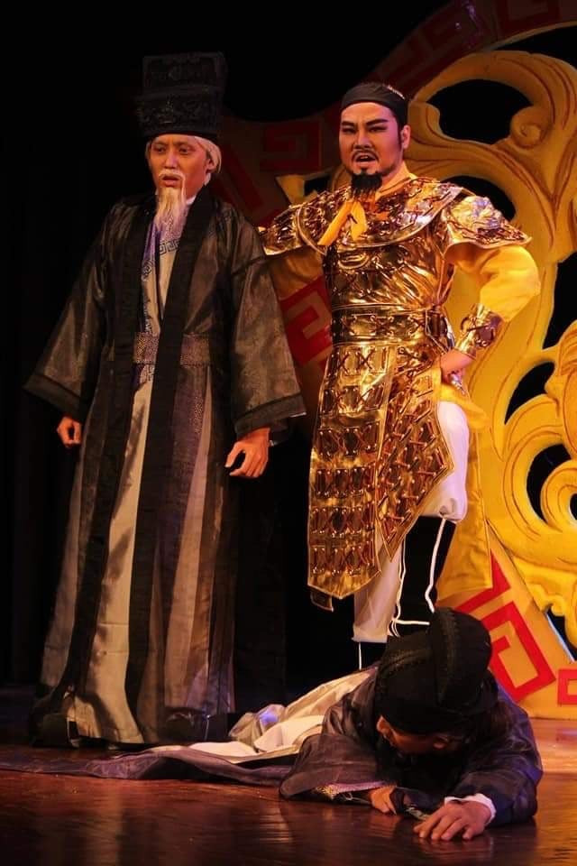 Thái Kim Tùng trong một vai diễn trên sân khấu. Ảnh: NVCC