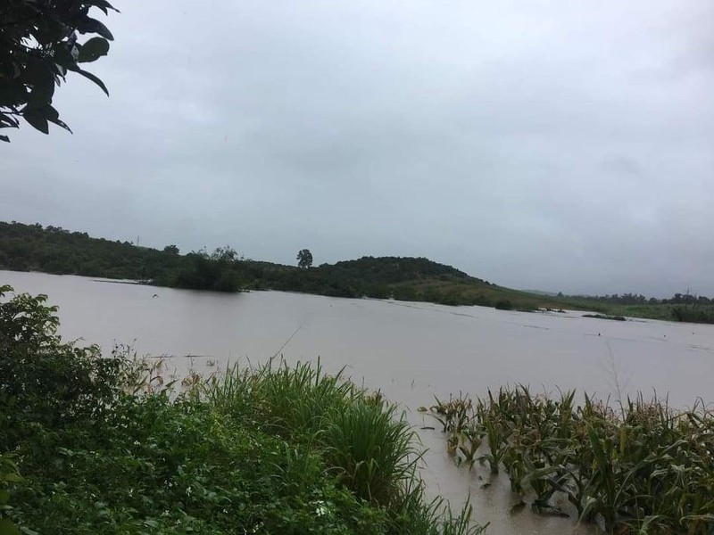 Ao cá của gia đình ông Lê Văn Liễu (thôn 5, xã Cư San, M’Đrắk) bị san bằng. Ảnh: T.L