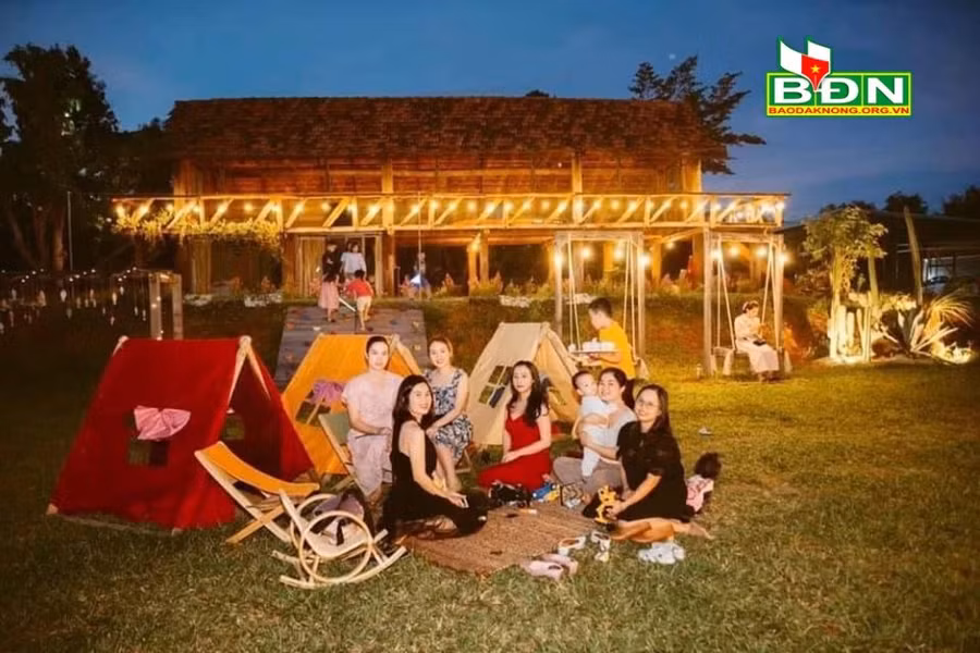 Tà Đùng Coffee Farmhouse ở phường Nghĩa Tân (Gia Nghĩa) là điểm đến hút khách trong thời gian gần đây