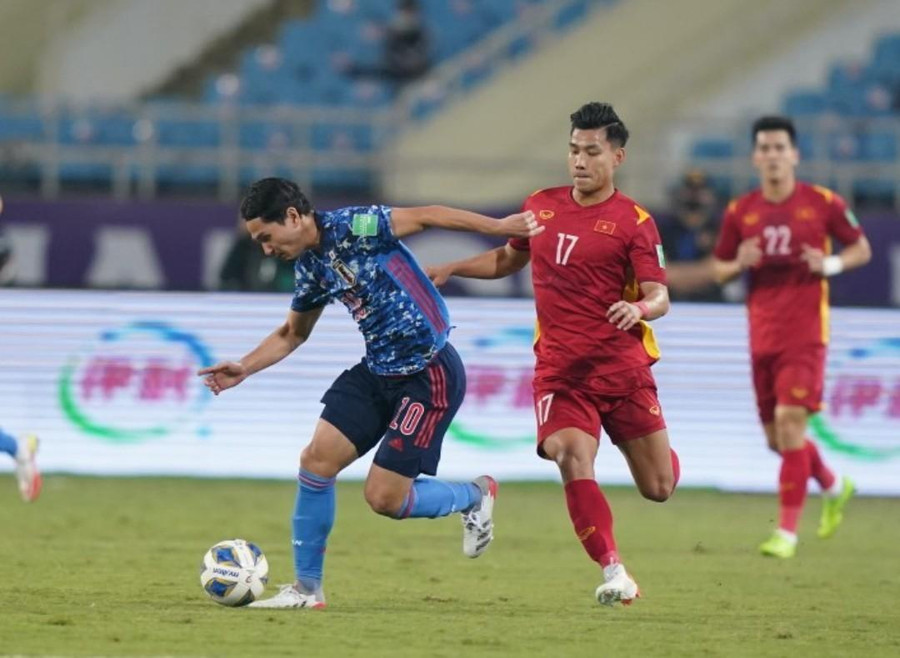 Tuyển Việt Nam (phải) vẫn thi đấu nỗ lực ở vòng loại thứ 3. Ảnh: Độc Lập Tuyển Việt Nam (phải) vẫn thi đấu nỗ lực ở vòng loại thứ 3. Ảnh: Độc Lập