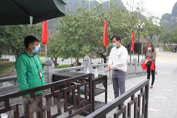 Công tác phòng chống dịch COVID-19 tại Khu du lịch sinh thái Tràng An. Ảnh: Hải Yến/TTXVN