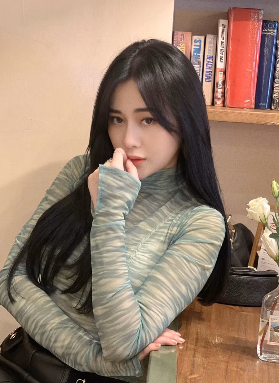 Sở hữu nhan sắc xinh đẹp và sự nghiệp nghệ thuật ngày càng thăng tiến nhưng diễn viên Phương Oanh vẫn lẻ bóng. Ảnh: FBNV