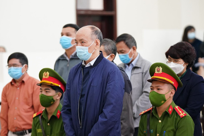 Bị cáo Trần Trọng Mừng (áo tím than) tại phiên toà cấp phúc thẩm Bị cáo Trần Trọng Mừng (áo tím than) tại phiên toà cấp phúc thẩm