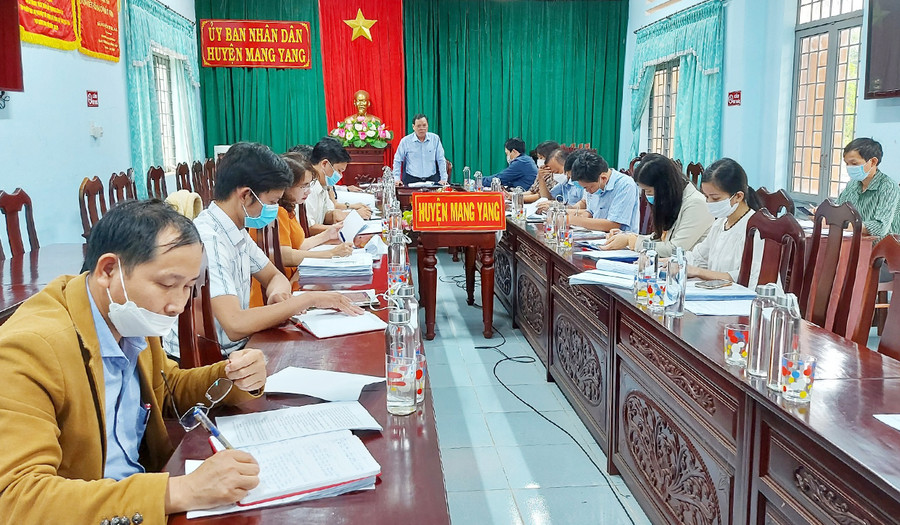 Quang cảnh buổi làm việc. Ảnh: Hoành Sơn