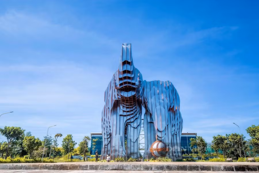 Song tượng Thịnh vượng đang chuẩn bị được hoàn thiện để sẵn sàng đón sóng du lịch Ban Mê.